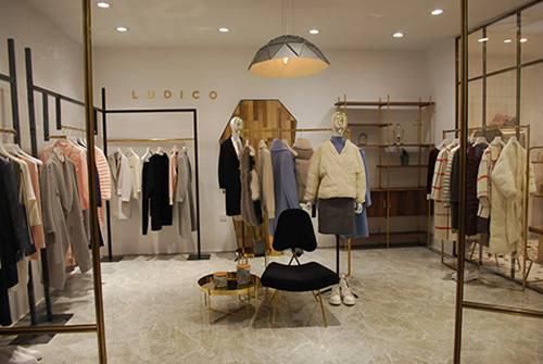 選購(gòu)服裝進(jìn)銷(xiāo)存軟件時(shí)要思考哪些方面的問(wèn)題